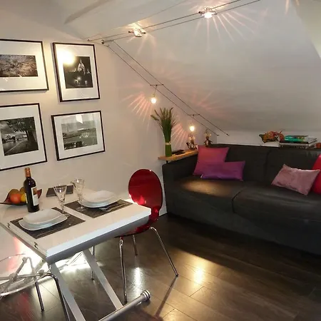Charming Studio In - Opera شقة *